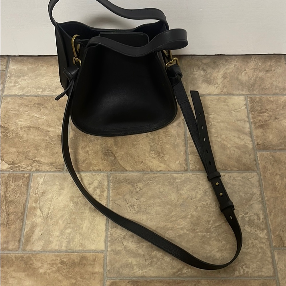 Elegant Black Leather Shoulder Bag